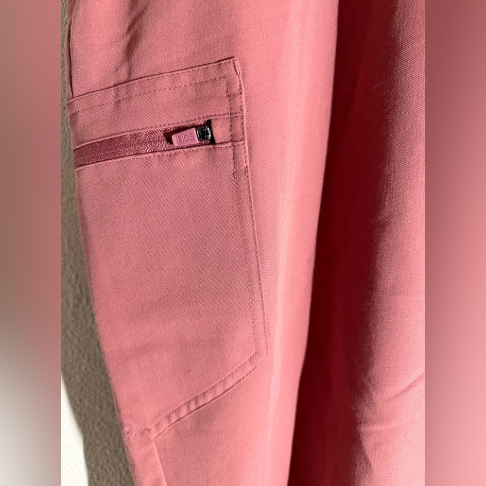 FIGS Zamora Jogger Scrub Pants Mauve - Picture 5 of 7
